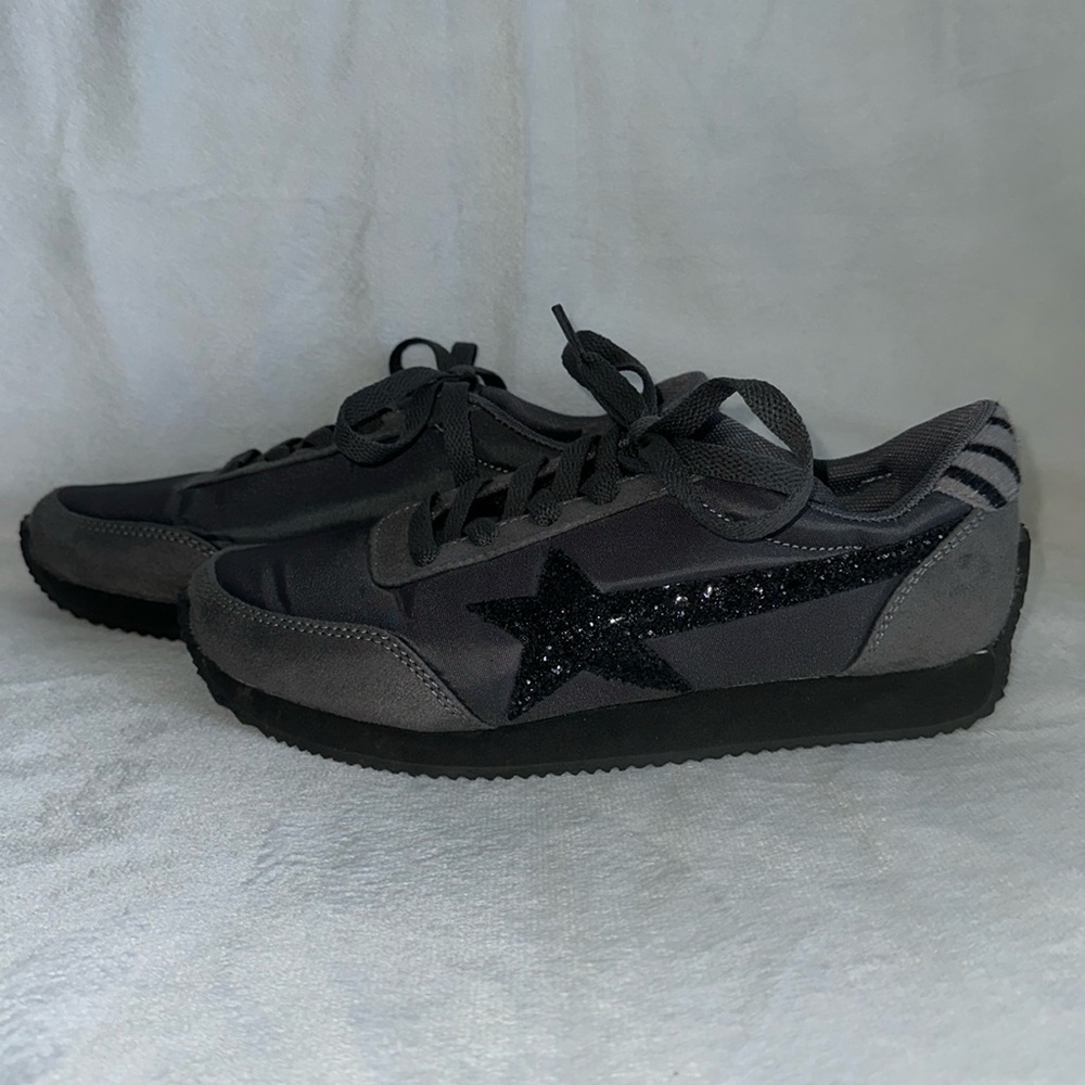 Very G Gypsy Jazz grey and black glitter star sporty sneakers size 7